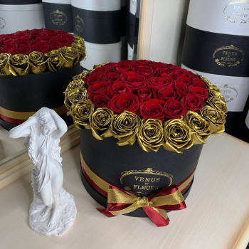 41 красная роза с золотой окантовкой 41 красная роза с золотой окантовкой