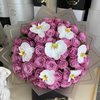 Фиолетовые розы с орхидеями - 51 шт.