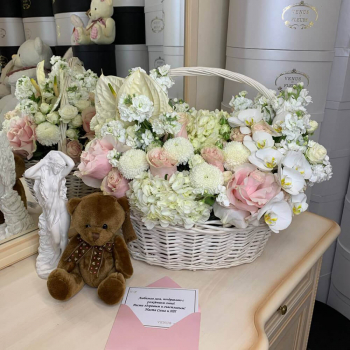 Микс с хризантемами в корзине - 55 шт. Микс с хризантемами в корзине - 55 шт.