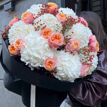 Эффектный букет из гортензий - 29 шт.