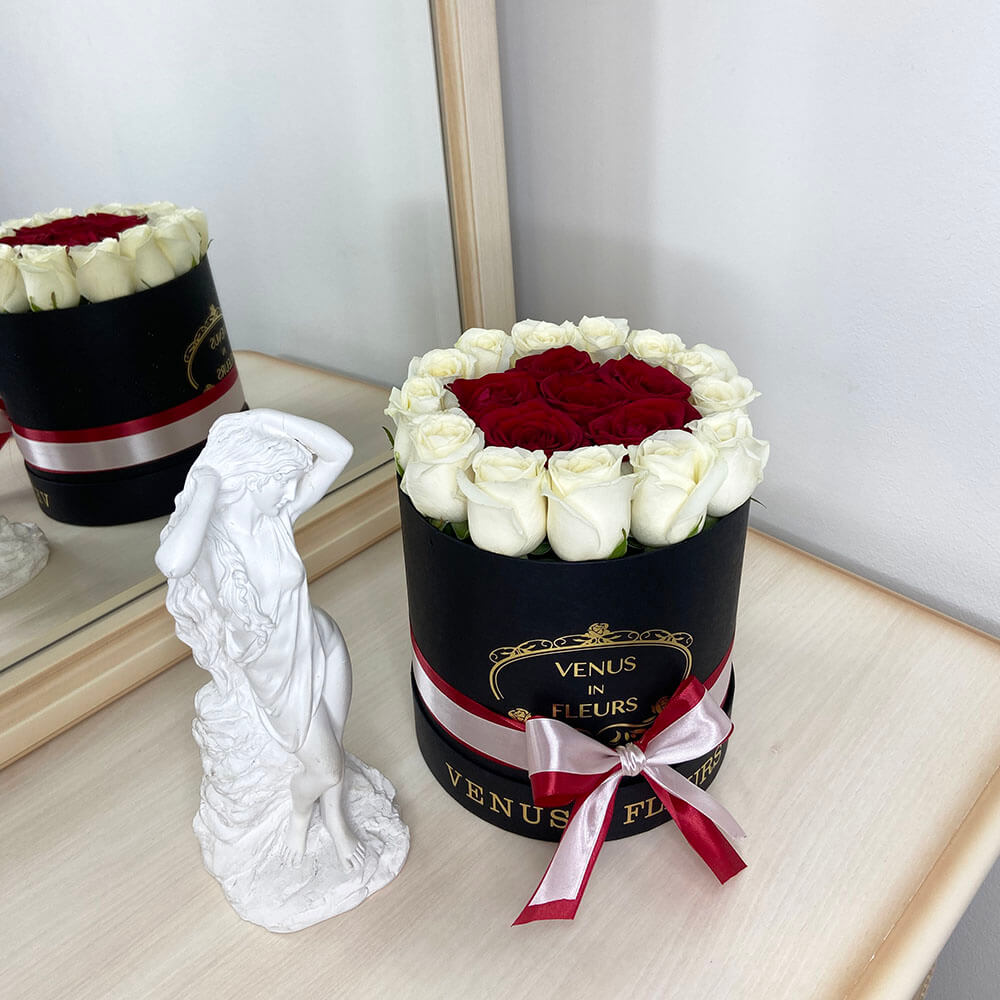 Красные розы с окантовкой от 19 шт.