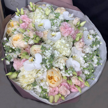 Микс с французскими розами в букете - 51 шт. Микс с французскими розами в букете - 51 шт.