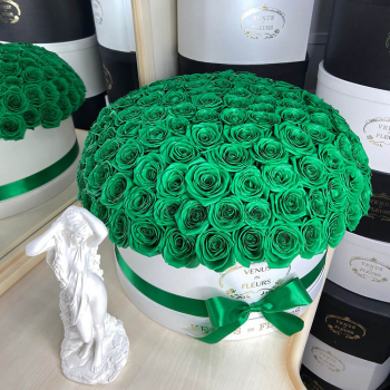 Зеленые розы в форме шара - 151 шт.