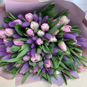 Розовые тюльпаны с лагурусом - 101 шт.
