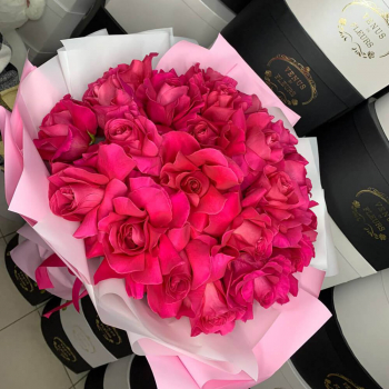 Французские малиновые розы - 25 шт. Французские малиновые розы - 25 шт.