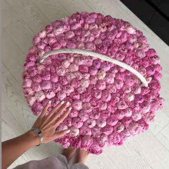 Пионы в корзине от 51 шт. Пионы в корзине от 51 шт.