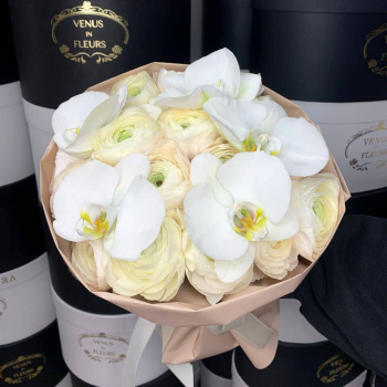 Ранункулюсы с орхидеями - 25 шт. Ранункулюсы с орхидеями - 25 шт.