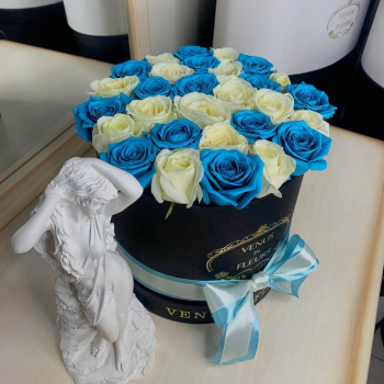 Бело-голубые розы от 19 шт. Бело-голубые розы от 19 шт.